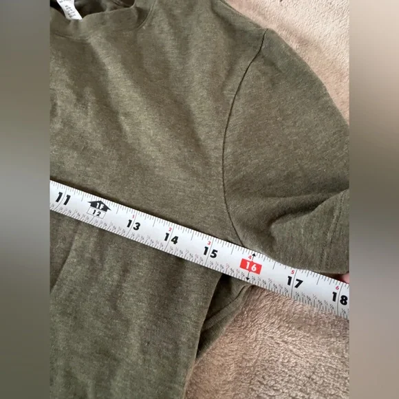 Lululemon Olive Green Tee Minimalist Athleisure Active Top XS S - Picture 5 of 9